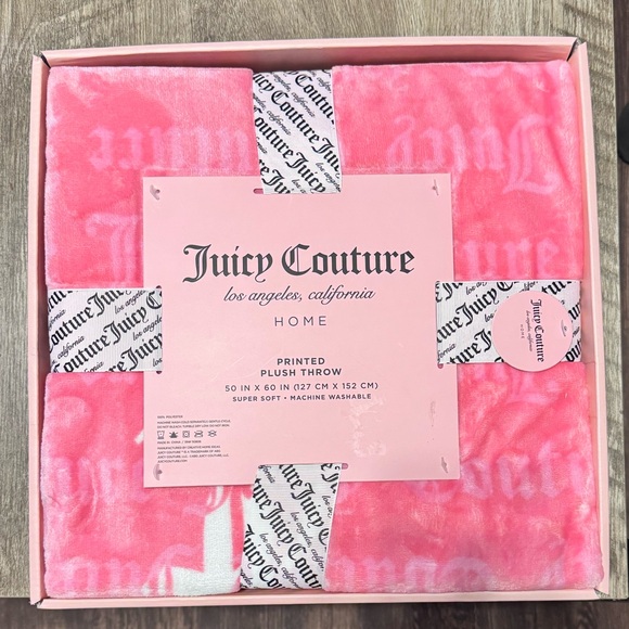 Juicy Couture Printed Plush Throw - Picture 1 of 1